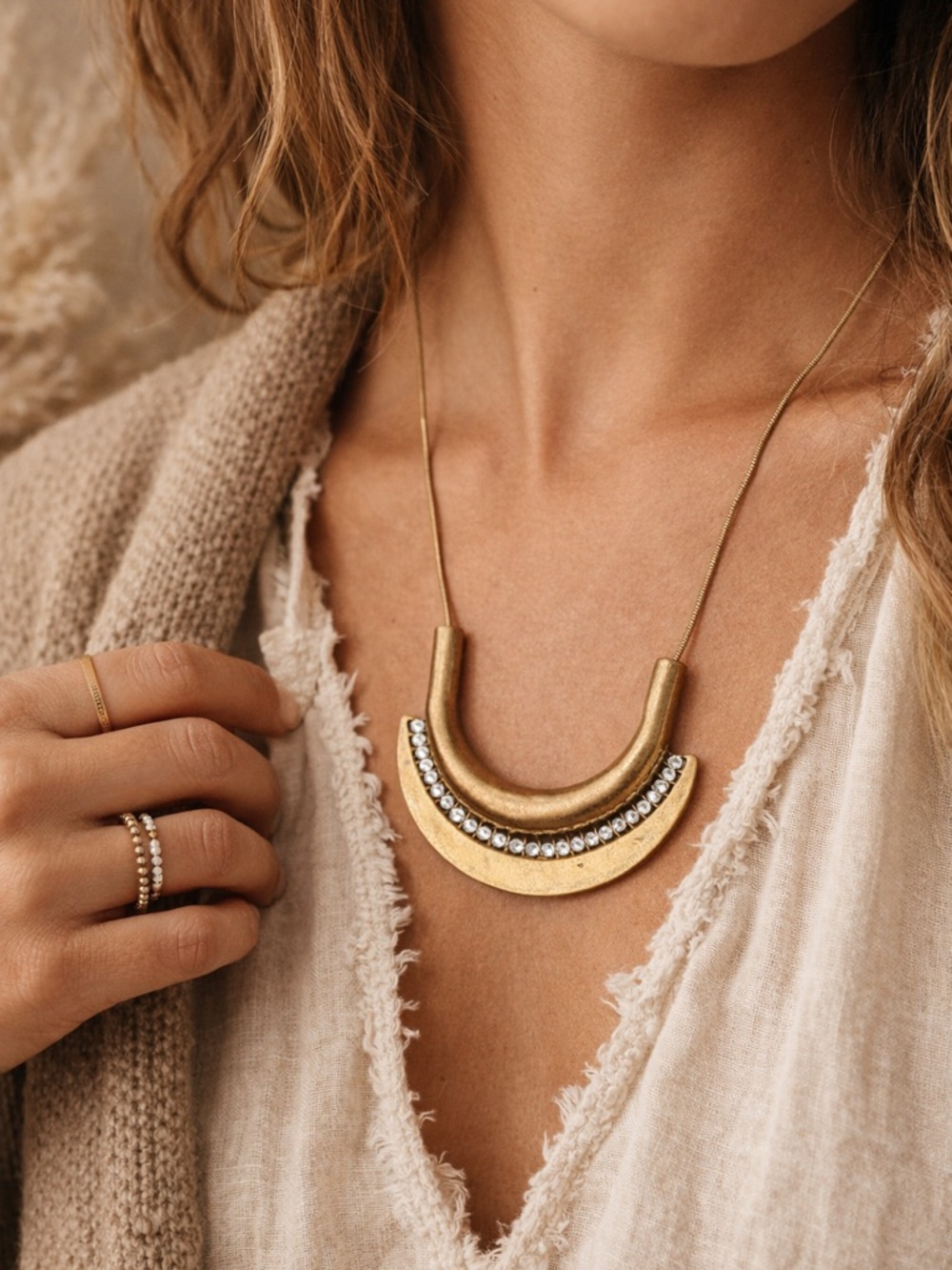 Gold Statement Necklace Horseshoe Pendant Rhinestone Accent Boho‎ Modern